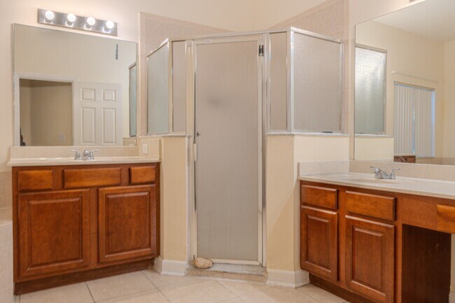 Building Photo - Spacious 5BR Home in Falcon Trace | 3-Car Garage | Screened Patio | Resort-Style Amenities Rent: ...