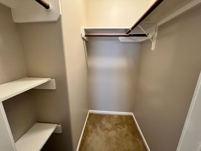 Building Photo - For Lease | 3 Bed, 2 Bath | 1,924 Sq Ft | ...