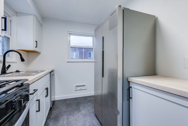 Building Photo - 111 Sherman Ave