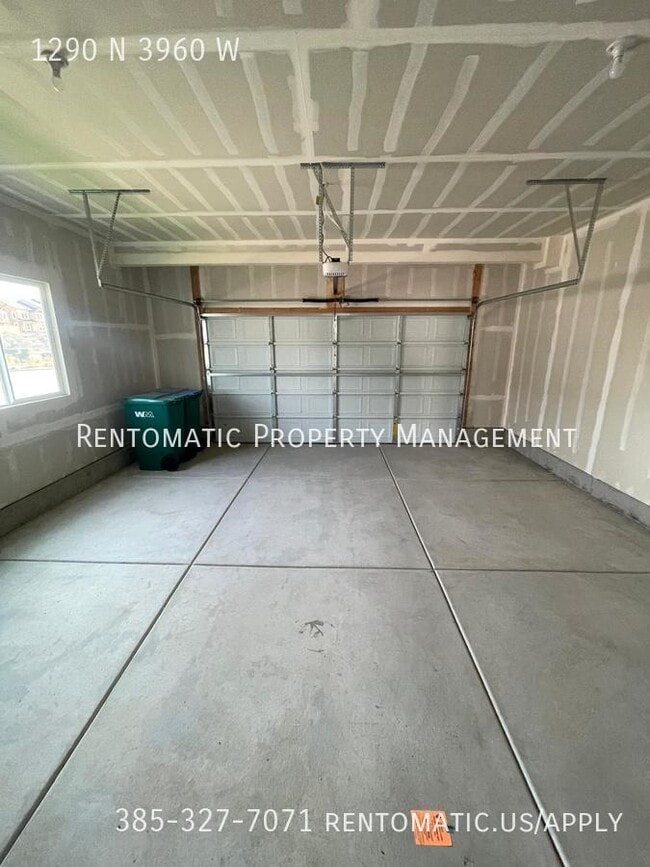 Building Photo - 1290 N 3960 W