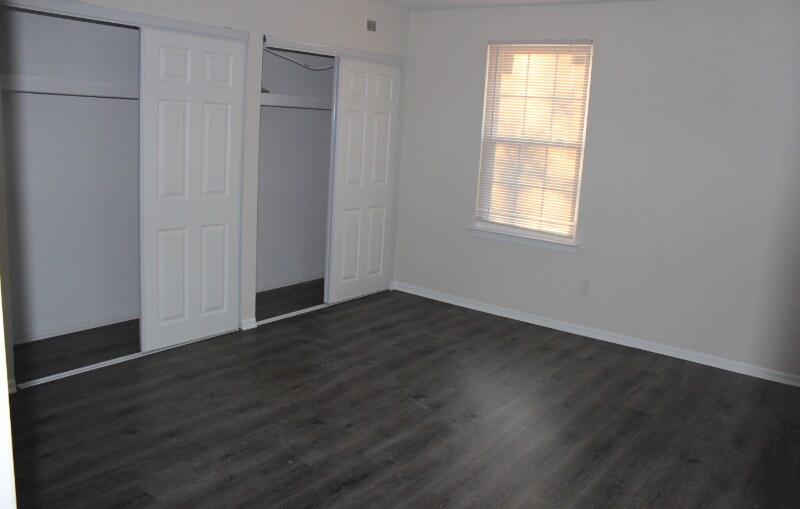 Building Photo - 1691B Bluebird Dr