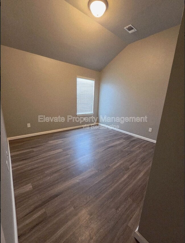 Building Photo - 2213 Ailsa Rd