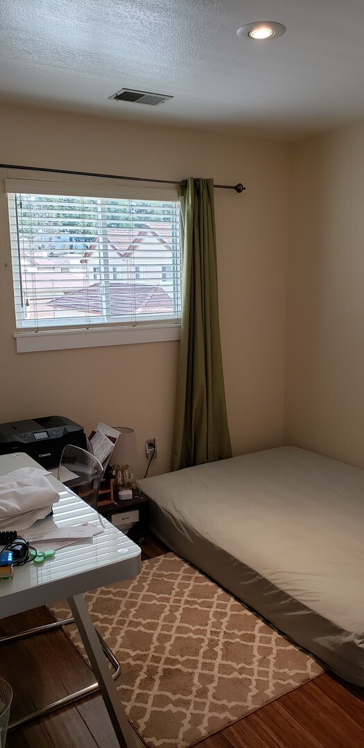 Building Photo - Excellent 3 Bed/2.5 Bath Mountain Shadows Town-home / Water Included, Co-Signor OK, Pets Considered