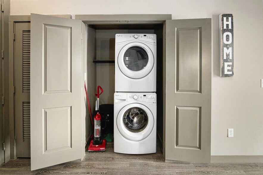 Building Photo - 7216 Staffordshire Blvd