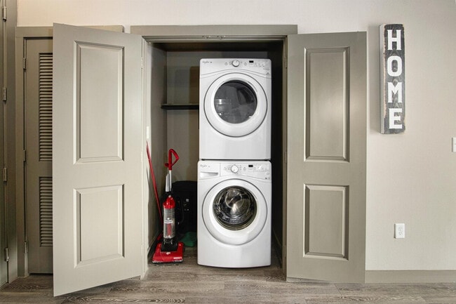 Building Photo - 7216 Staffordshire Blvd