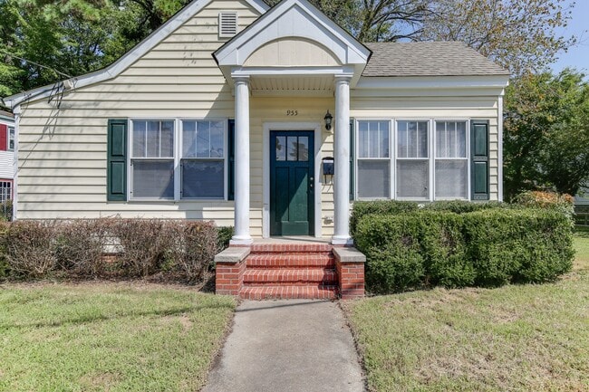 Building Photo - 955 Poquoson Ave