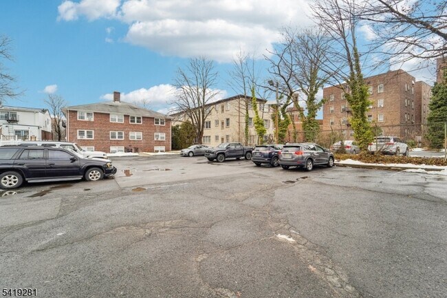 Building Photo - 357 Franklin St