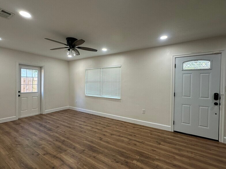 living room - 5932 McKee Lake Dr N