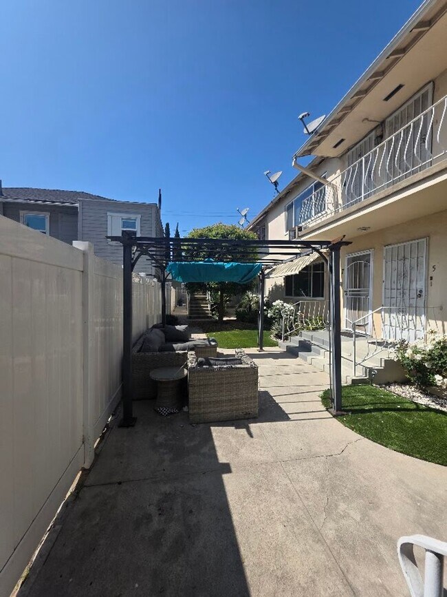 Building Photo - 1 BD 1 BA CONDO IN DOWNTOWN LONG BEACH