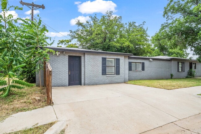 Building Photo - Two Bedroom Apartment in Tech Terrace