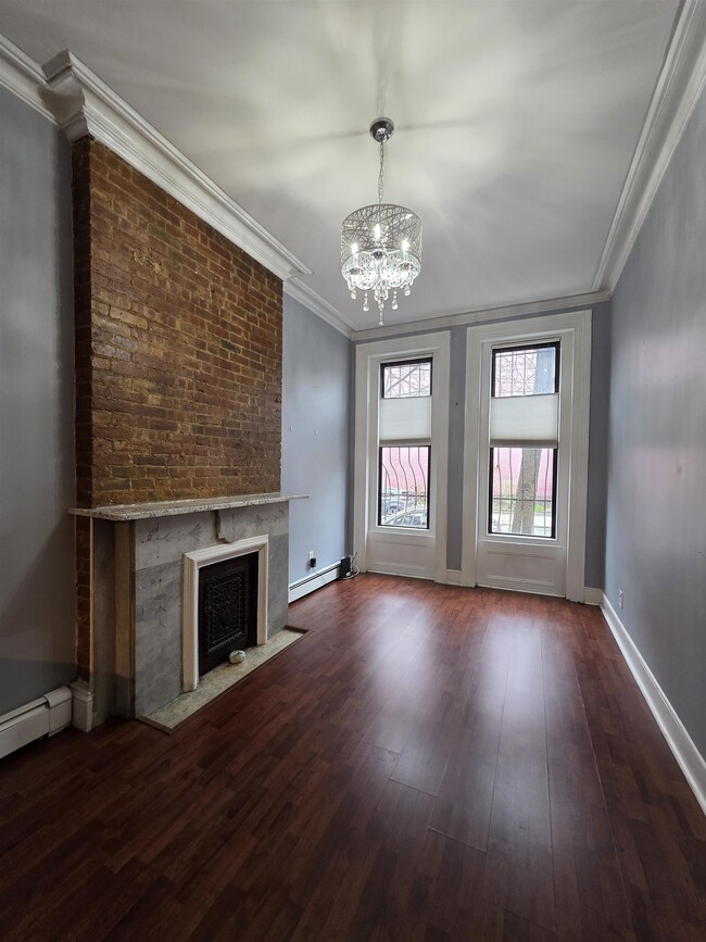 Building Photo - 291 8th St