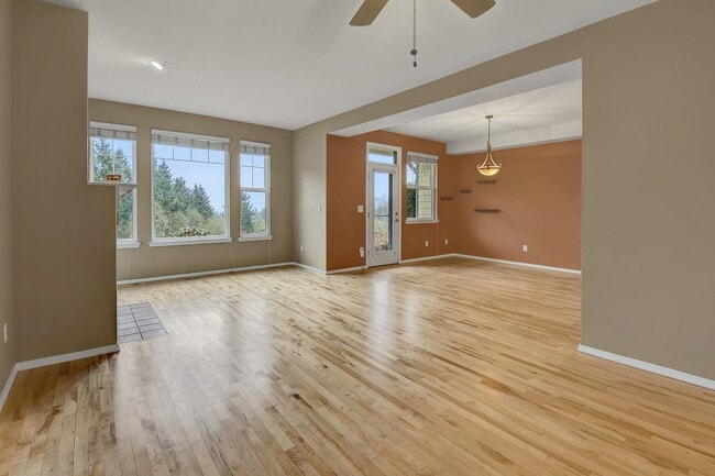Building Photo - 3bd/2.5ba Snoqualmie Townhome