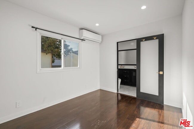 Building Photo - 841 Oxford Ave