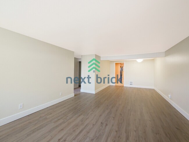 Building Photo - 2 Bed 1Bath Waterfront View Condo Available for Rent!