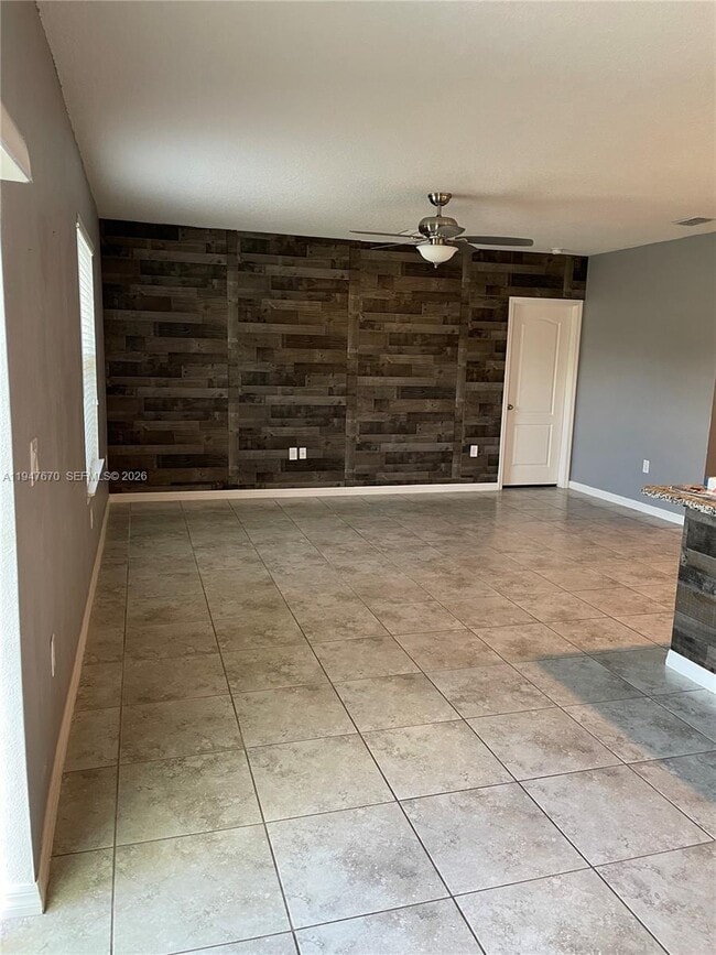 Building Photo - 982 SW Commonwealth Rd