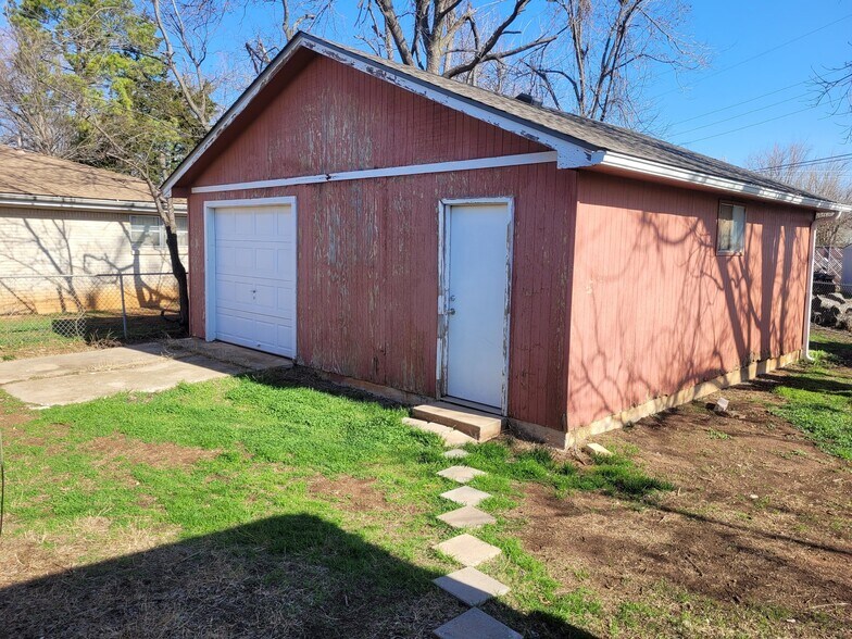 Building Photo - 4805 Del Crest Dr