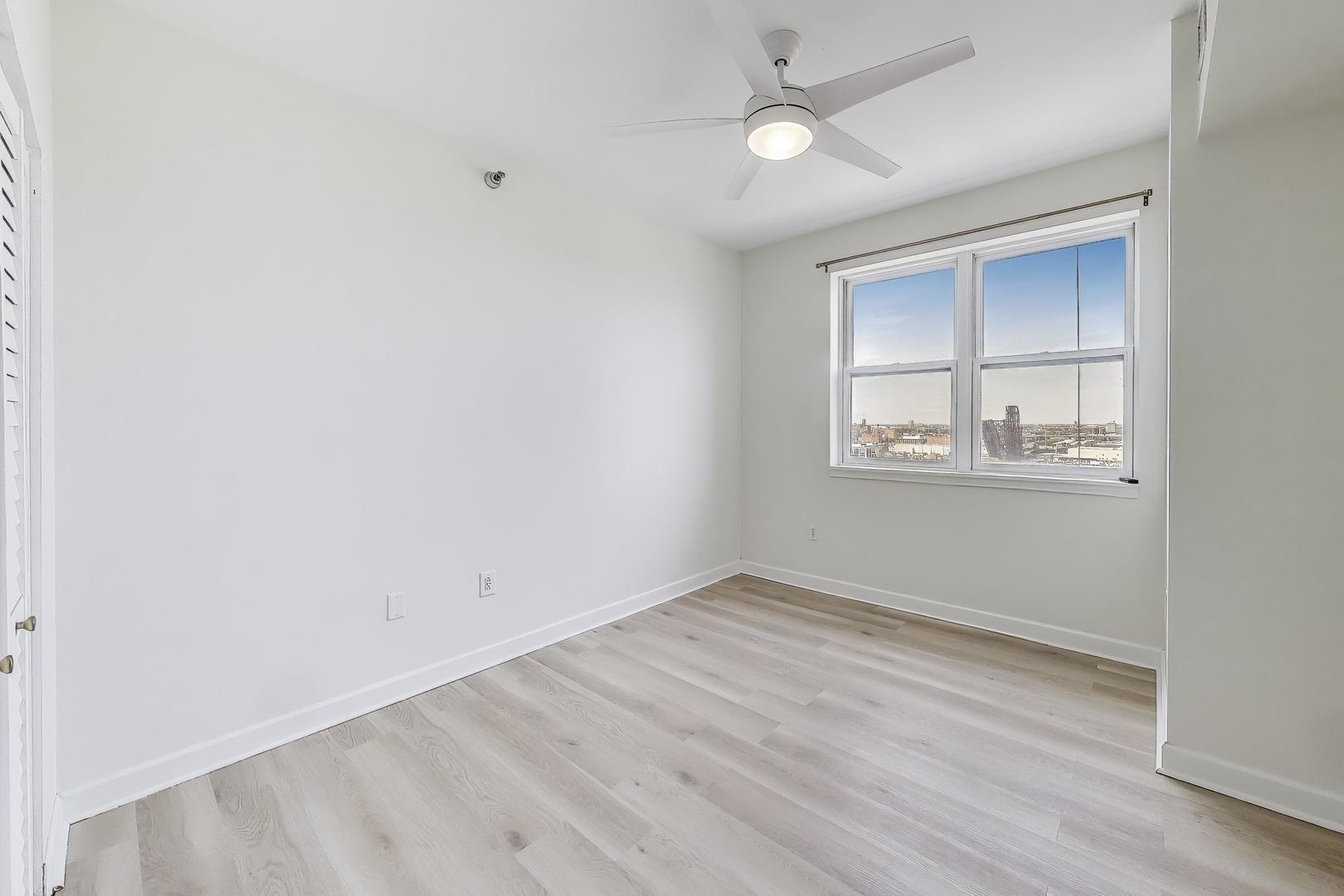 Building Photo - 5 E 14th Pl