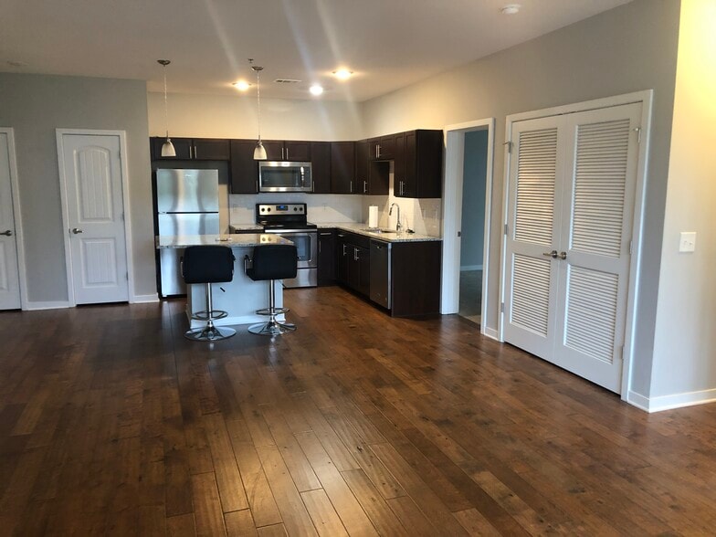 Bar stools can remain if renter chooses. - 1124 Litton Ave