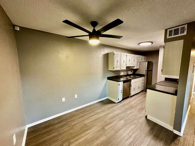 Building Photo - **MOVE IN SPECIAL - FIRST MONTH'S RENT FREE!!** "Charming 2-Bed Condo in Golden, CO - Cozy Living!"