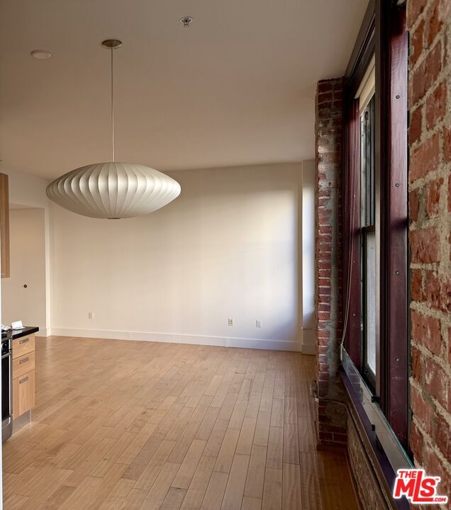 Building Photo - 460 S Spring St