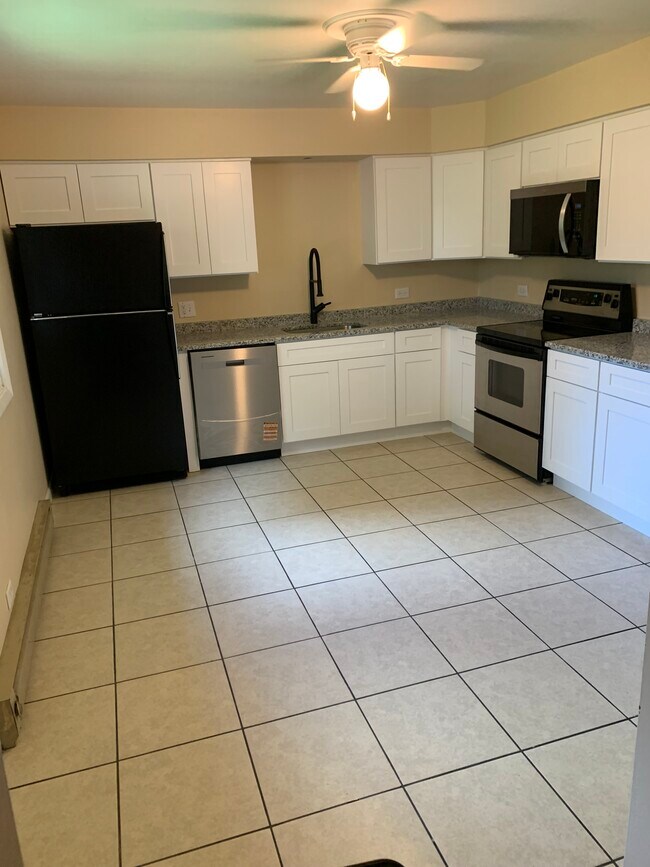 Building Photo - 13918 Marybrook Dr