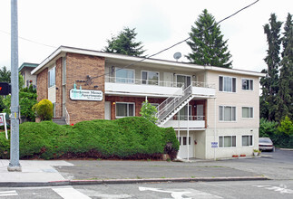 Building Photo - Evergreen Manor