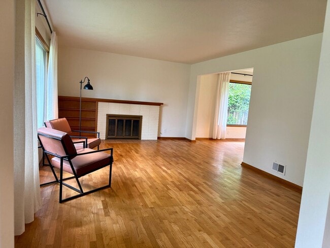 Building Photo - 2021 Taft Ave