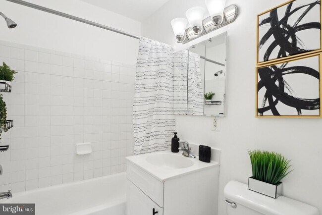 Building Photo - 1005 Chillum Rd