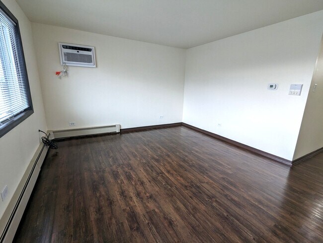 Building Photo - 14043 Kilpatrick Ave