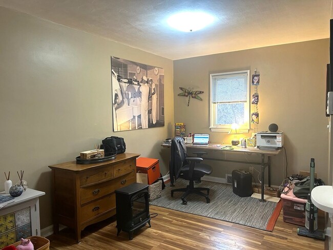 Building Photo - 532 Gilbert Ave