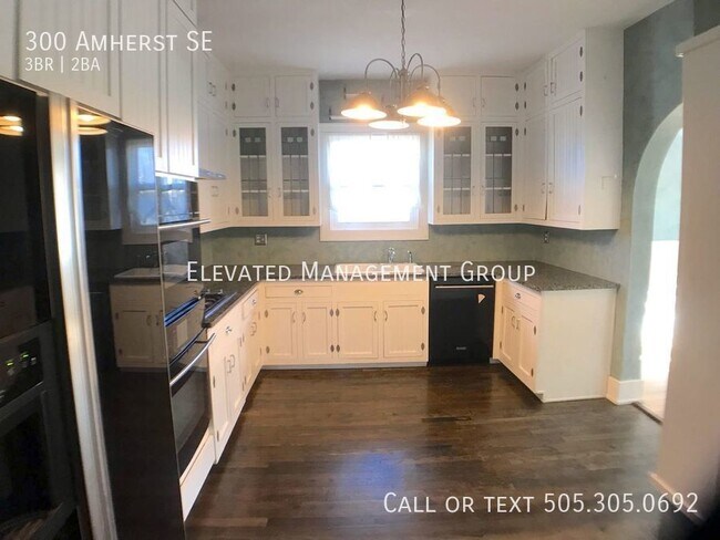 Building Photo - 300 Amherst Dr SE