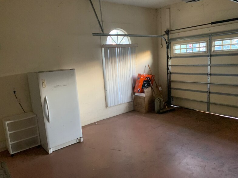 Building Photo - 205 Lake Region Blvd S