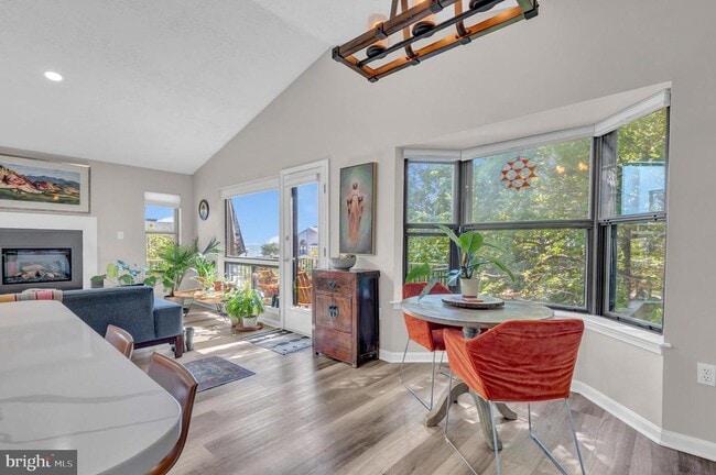 Building Photo - 4013 Carousel Way