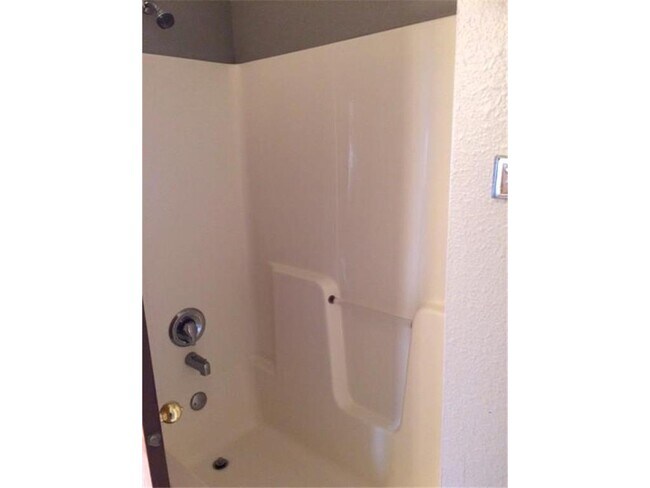 Building Photo - 109 E Luverne St