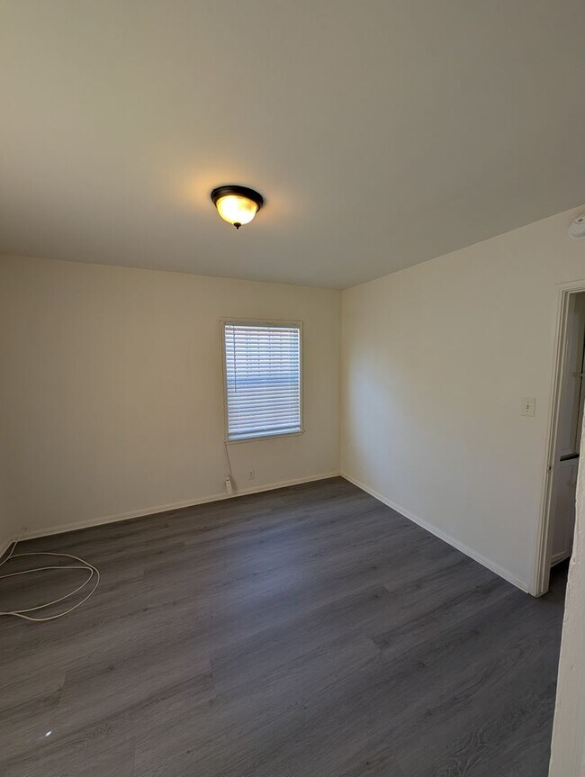 Building Photo - 2783 W 27th St