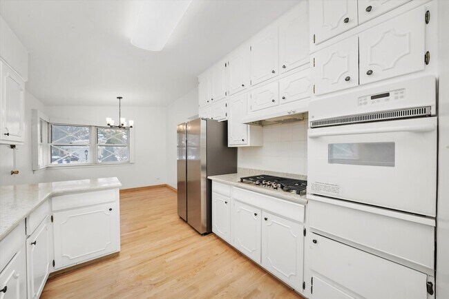 Building Photo - 400 Locust Rd