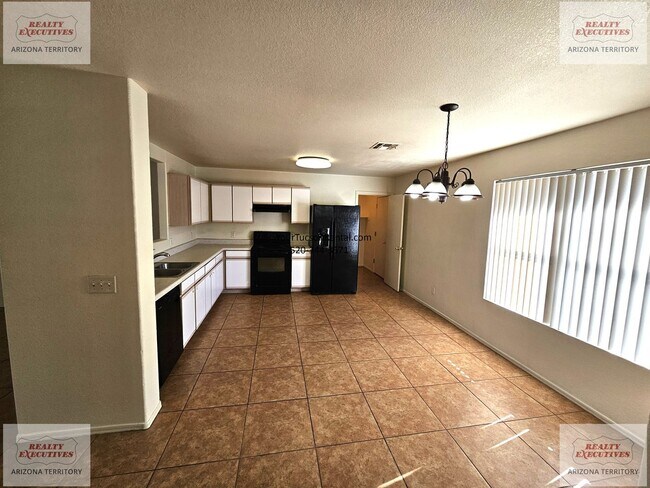 Building Photo - Midvale Park Home with 4 bedrooms and 2 baths