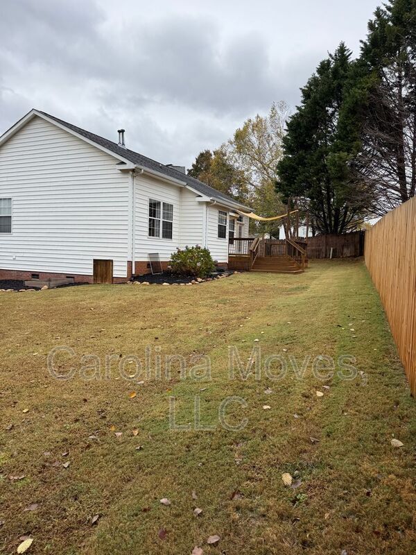 Building Photo - 323 Thornbush Ct