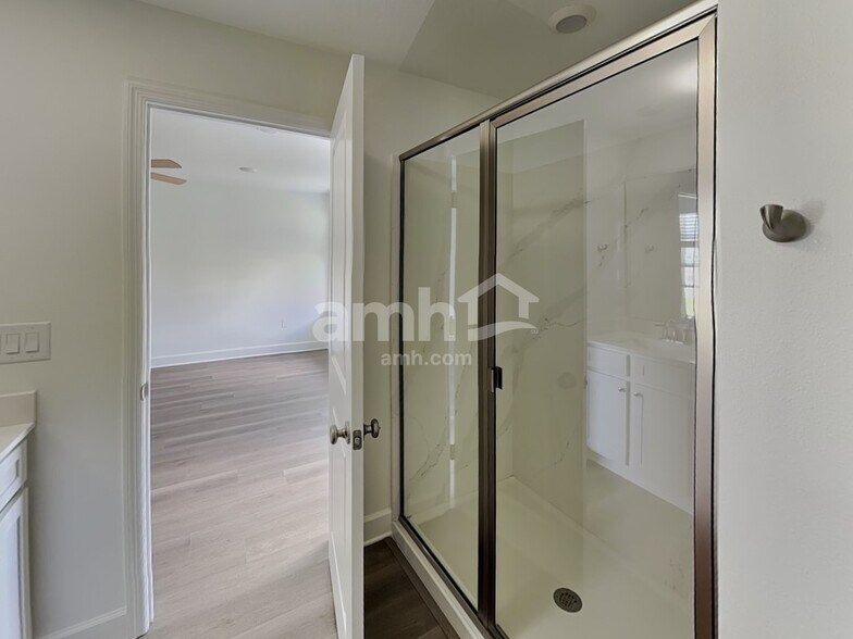 Building Photo - 16421 Cheyanne Ct