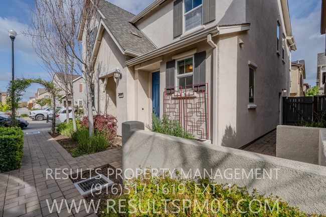 Building Photo - Spacious 3 Bedroom home! Great location!
