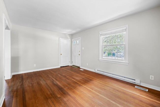 Building Photo - Quaint 2 Bedroom 1 Bath Home in Henrico!!