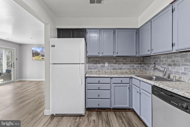 Building Photo - 8730 Grasmere Ct