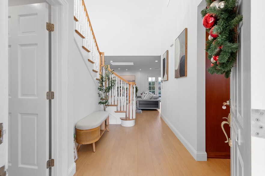 Building Photo - 17131 Autumn Cir