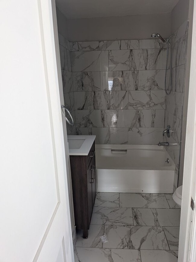 Building Photo - 1043 Meade Ave