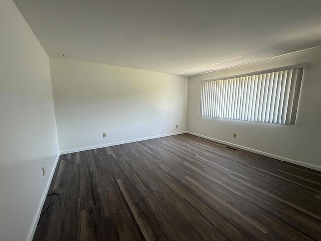 Building Photo - 1124 Pam Dr