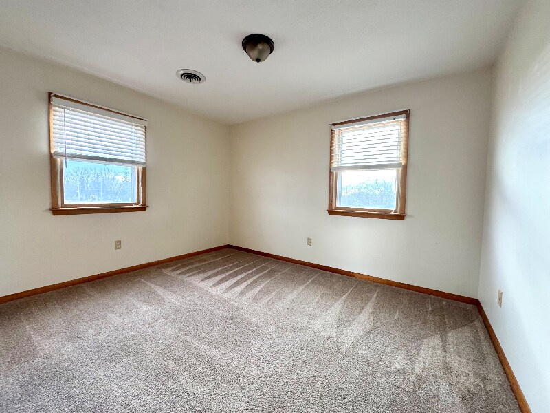 Building Photo - 214 8th Ave SE
