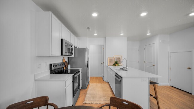 Building Photo - 1694 S Wahweap Wy