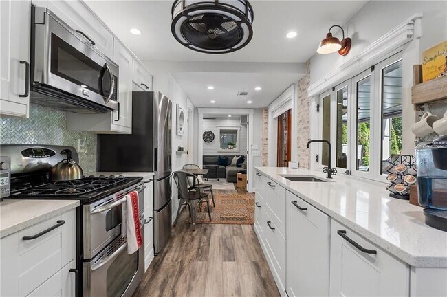 Building Photo - 663 Yorkshire Rd NE