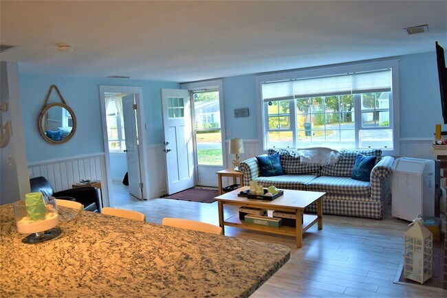 Building Photo - 167 Breezy Point Rd