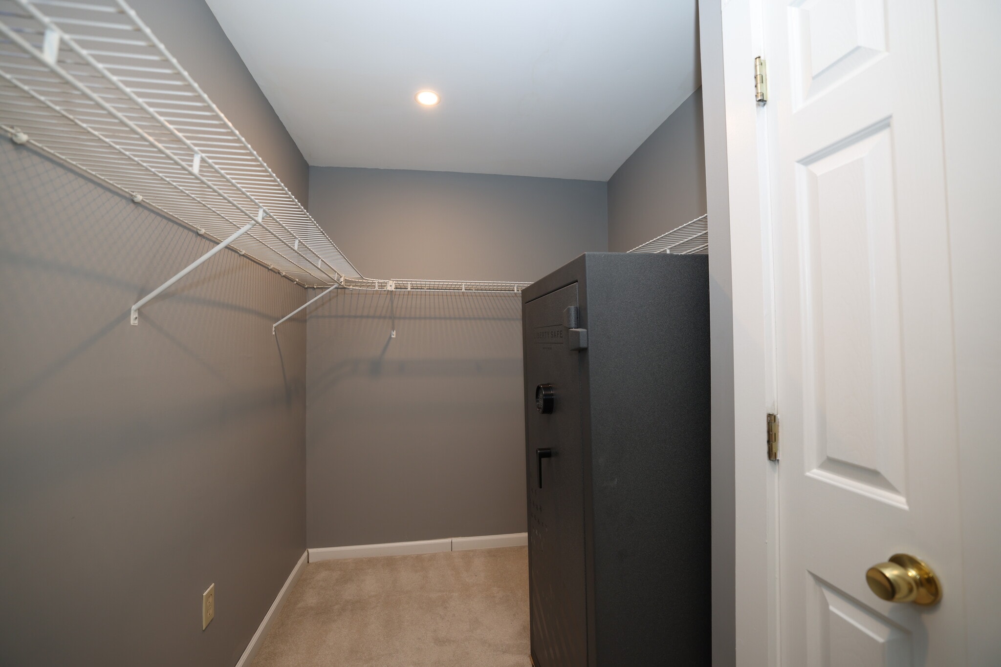 Her Closet - 852 Lincoln Ave